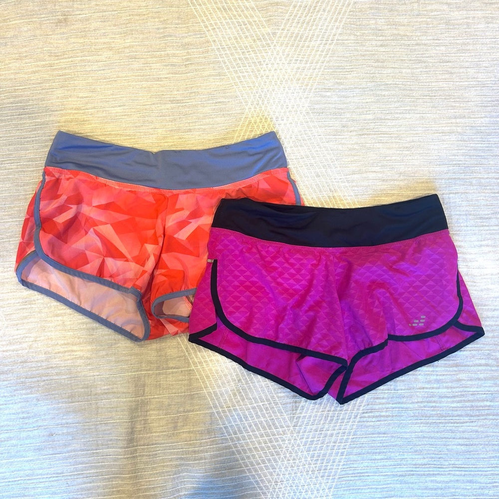 Women's Geometric Patterned Shorts - Red and Pink